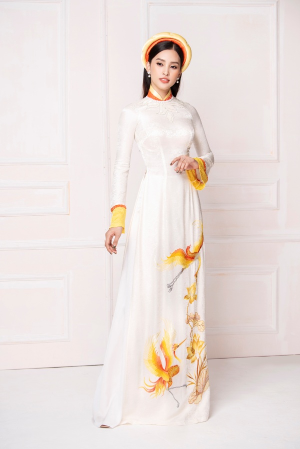 me-man-ve-diu-dang-cua-hoa-hau-tieu-vy-voi-ao-dai (3)