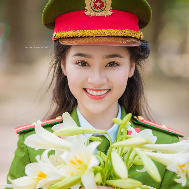 Chỉ trang điểm sương sương, Ngọc Anh đốn gục tim dân mạng